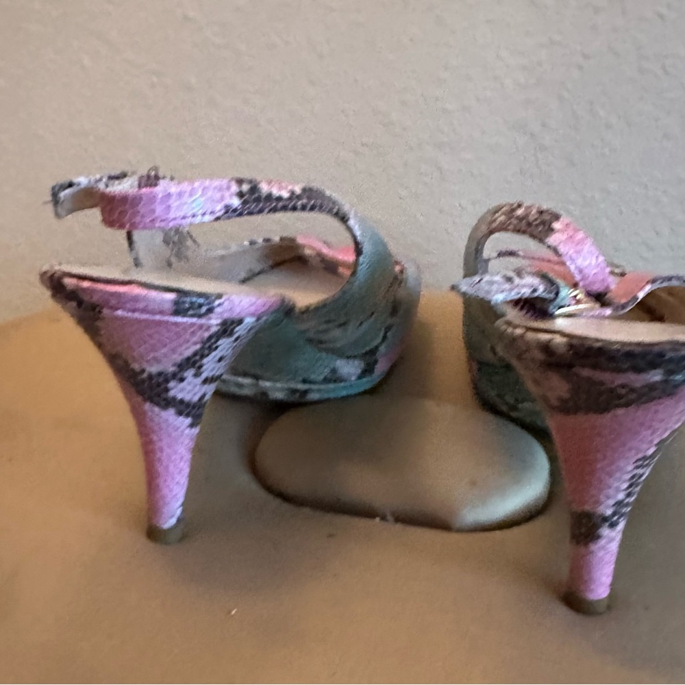 Size 10 Nine West Pink, Green, Ivory and Black Snake Print Women's Sandals - Picture 3 of 3